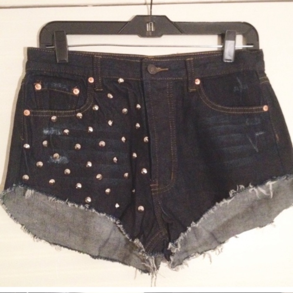 Signature 8 studded frayed denim distressed shorts size medium - Picture 1 of 5
